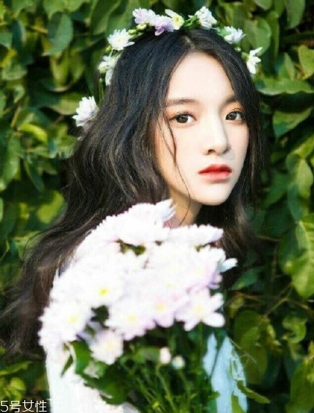 2018新娘發(fā)型新款式圖片及詳細(xì)步驟 浪漫的新娘發(fā)型 2018新娘發(fā)型新款式圖片及詳細(xì)步驟 浪漫的新娘發(fā)型