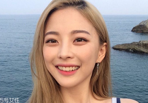 2018韓國(guó)流行發(fā)色 2018年熱門頭發(fā)顏色推薦 2018韓國(guó)流行發(fā)色 2018年熱門頭發(fā)顏色推薦