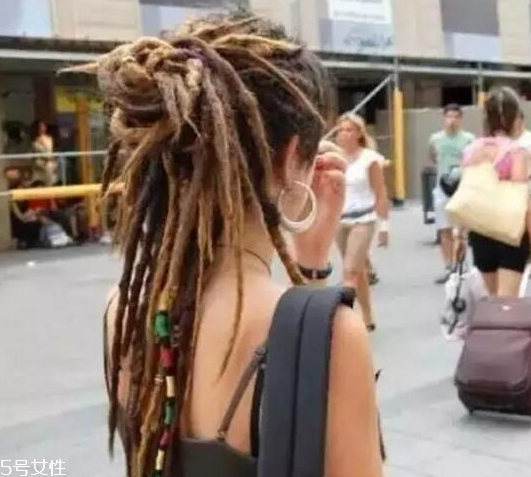 臟辮多久洗一次 臟辮是這樣養(yǎng)護的 臟辮多久洗一次 臟辮是這樣養(yǎng)護的