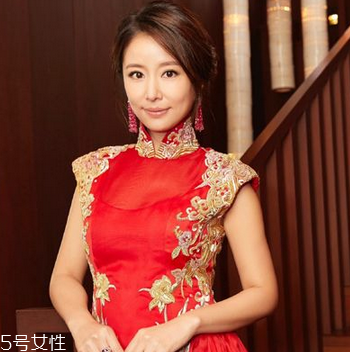 2018新娘發(fā)型新款式圖片及詳細(xì)步驟 浪漫的新娘發(fā)型 2018新娘發(fā)型新款式圖片及詳細(xì)步驟 浪漫的新娘發(fā)型