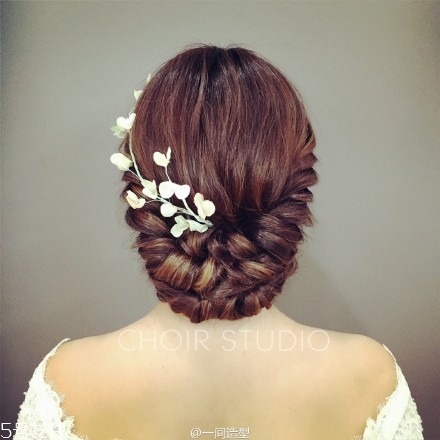 2018新娘發(fā)型新款式圖片及詳細(xì)步驟 浪漫的新娘發(fā)型 2018新娘發(fā)型新款式圖片及詳細(xì)步驟 浪漫的新娘發(fā)型