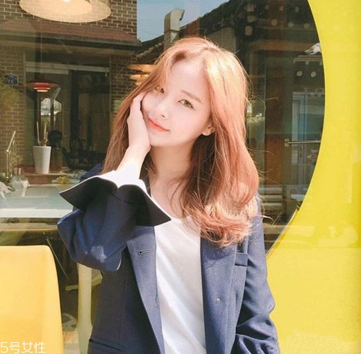 2022年韓系流行發(fā)色 比較顯白的頭發(fā)顏色推薦 2022年韓系流行發(fā)色 比較顯白的頭發(fā)顏色推薦