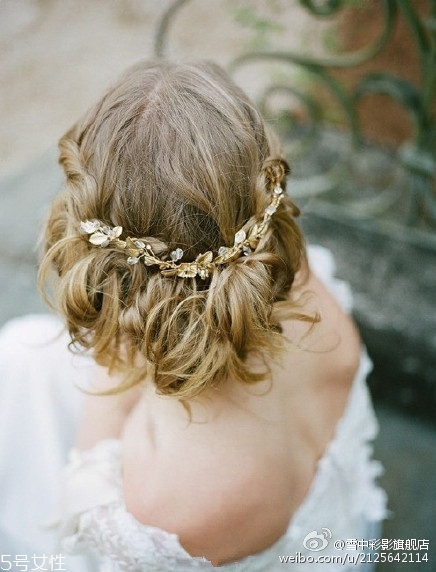 2018新娘發(fā)型新款式圖片及詳細(xì)步驟 浪漫的新娘發(fā)型 2018新娘發(fā)型新款式圖片及詳細(xì)步驟 浪漫的新娘發(fā)型