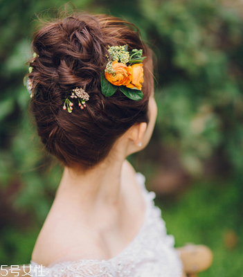 2018新娘發(fā)型新款式圖片及詳細(xì)步驟 浪漫的新娘發(fā)型 2018新娘發(fā)型新款式圖片及詳細(xì)步驟 浪漫的新娘發(fā)型