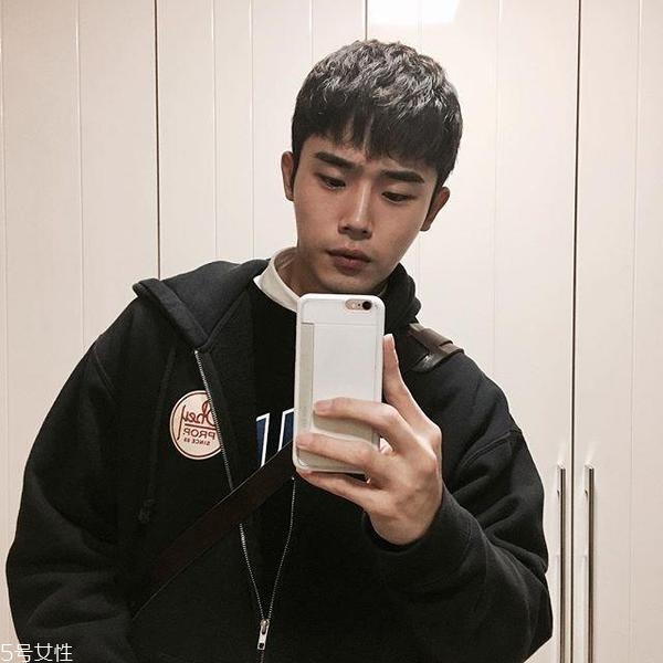 單眼皮男生適合什么發(fā)型 單眼皮男生也可以很帥 單眼皮男生適合什么發(fā)型 單眼皮男生也可以很帥