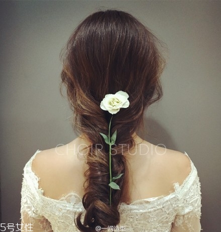 2018新娘發(fā)型新款式圖片及詳細(xì)步驟 浪漫的新娘發(fā)型 2018新娘發(fā)型新款式圖片及詳細(xì)步驟 浪漫的新娘發(fā)型