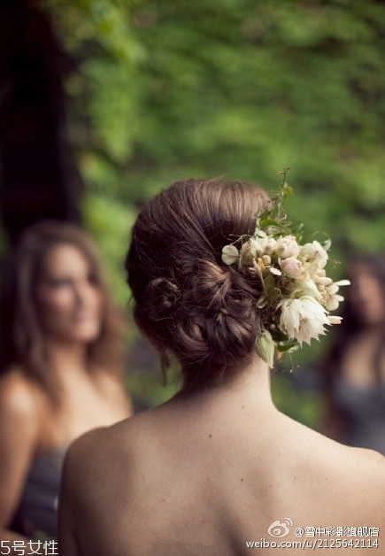 2018新娘發(fā)型新款式圖片及詳細(xì)步驟 浪漫的新娘發(fā)型 2018新娘發(fā)型新款式圖片及詳細(xì)步驟 浪漫的新娘發(fā)型