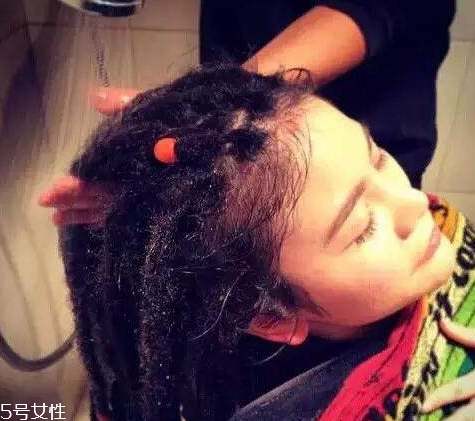 臟辮多久洗一次 臟辮是這樣養(yǎng)護的 臟辮多久洗一次 臟辮是這樣養(yǎng)護的