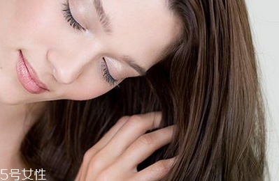 染發(fā)要先洗頭嗎 染發(fā)膏停留多長(zhǎng)時(shí)間最好