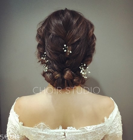 2018新娘發(fā)型新款式圖片及詳細(xì)步驟 浪漫的新娘發(fā)型 2018新娘發(fā)型新款式圖片及詳細(xì)步驟 浪漫的新娘發(fā)型