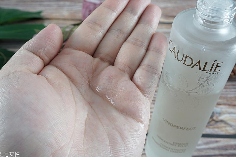 歐緹麗美白精華水怎么樣 歐緹麗美白精華水真人實(shí)測(cè)