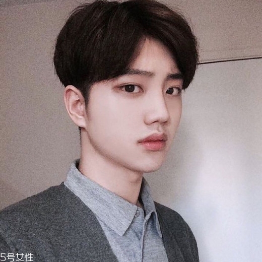 2022男生流行發(fā)型短發(fā)名稱 2022男生最新發(fā)型圖片 2022男生流行發(fā)型短發(fā)名稱 2022男生最新發(fā)型圖片