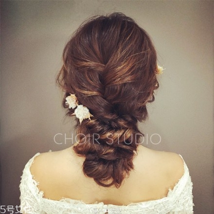 2018新娘發(fā)型新款式圖片及詳細(xì)步驟 浪漫的新娘發(fā)型 2018新娘發(fā)型新款式圖片及詳細(xì)步驟 浪漫的新娘發(fā)型