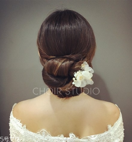 2018新娘發(fā)型新款式圖片及詳細(xì)步驟 浪漫的新娘發(fā)型 2018新娘發(fā)型新款式圖片及詳細(xì)步驟 浪漫的新娘發(fā)型