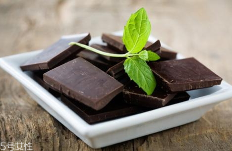 黑巧克力可以放冰箱嗎 黑巧克力的保質(zhì)期 黑巧克力可以放冰箱嗎 黑巧克力的保質(zhì)期