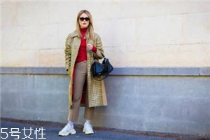 小白鞋沾紅酒怎么清洗？小白鞋上的紅酒清洗方法