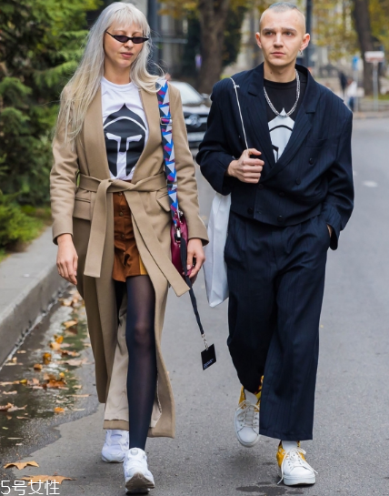 小白鞋沾墨水了怎么辦？小白鞋上的墨水去除方法