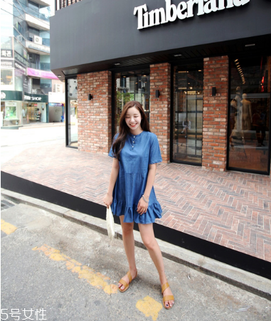 牛仔連衣裙配什么鞋？牛仔連衣裙搭配鞋子圖片