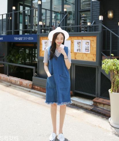 牛仔連衣裙配什么鞋？牛仔連衣裙搭配鞋子圖片