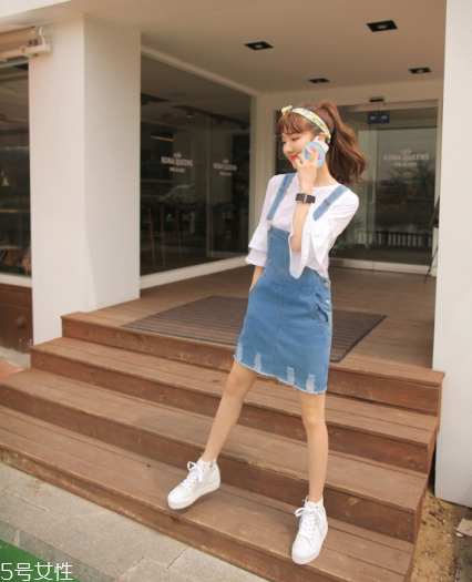 牛仔連衣裙配什么鞋？牛仔連衣裙搭配鞋子圖片