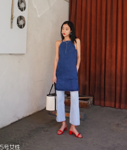 牛仔連衣裙配什么鞋？牛仔連衣裙搭配鞋子圖片
