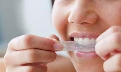 牙貼和美牙儀哪個(gè)好？牙貼和美牙儀效果比較