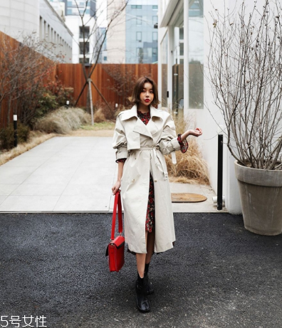 碎花連衣裙配什么外套？碎花連衣裙搭配外套圖片
