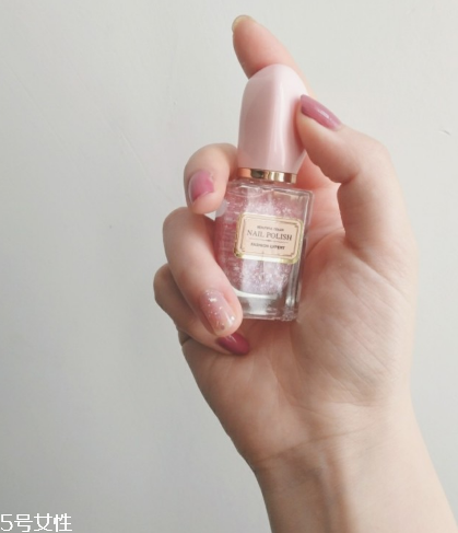 名創(chuàng)優(yōu)品指甲油漸變指甲教程 名創(chuàng)優(yōu)品薔薇時光指甲油試色 名創(chuàng)優(yōu)品指甲油漸變指甲教程 名創(chuàng)優(yōu)品薔薇時光指甲油試色