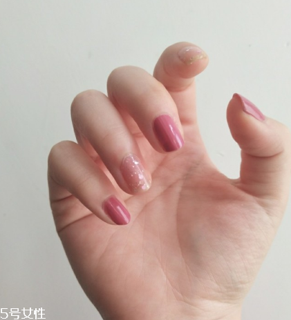 名創(chuàng)優(yōu)品指甲油漸變指甲教程 名創(chuàng)優(yōu)品薔薇時光指甲油試色 名創(chuàng)優(yōu)品指甲油漸變指甲教程 名創(chuàng)優(yōu)品薔薇時光指甲油試色