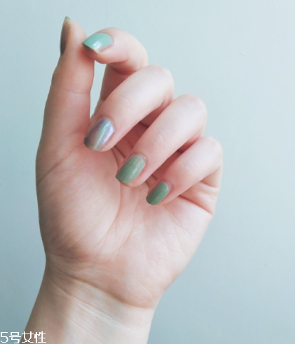 名創(chuàng)優(yōu)品指甲油漸變指甲教程 名創(chuàng)優(yōu)品薔薇時光指甲油試色 名創(chuàng)優(yōu)品指甲油漸變指甲教程 名創(chuàng)優(yōu)品薔薇時光指甲油試色