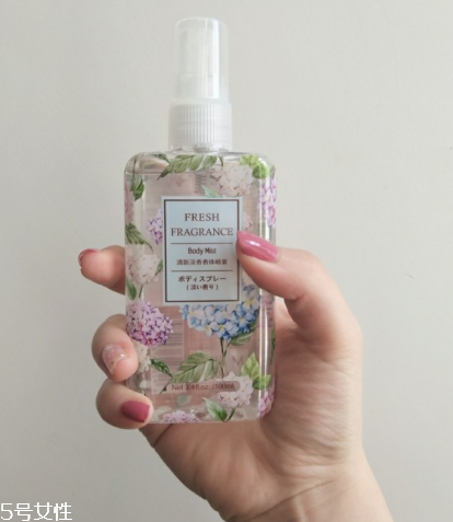 名創(chuàng)優(yōu)品指甲油漸變指甲教程 名創(chuàng)優(yōu)品薔薇時光指甲油試色 名創(chuàng)優(yōu)品指甲油漸變指甲教程 名創(chuàng)優(yōu)品薔薇時光指甲油試色