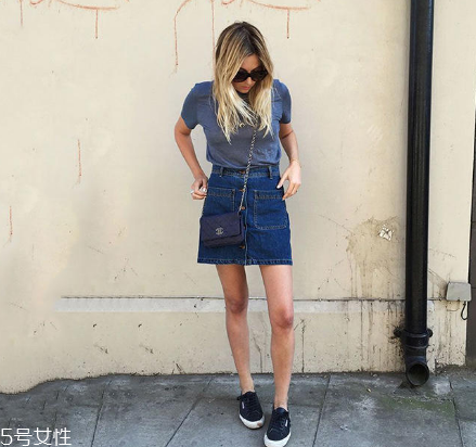 直筒身材女生怎么搭配？直筒身材女生搭配技巧