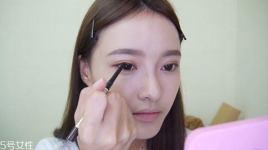 怎樣畫自然妝容 韓國自然妝容畫法步驟 怎樣畫自然妝容 韓國自然妝容畫法步驟