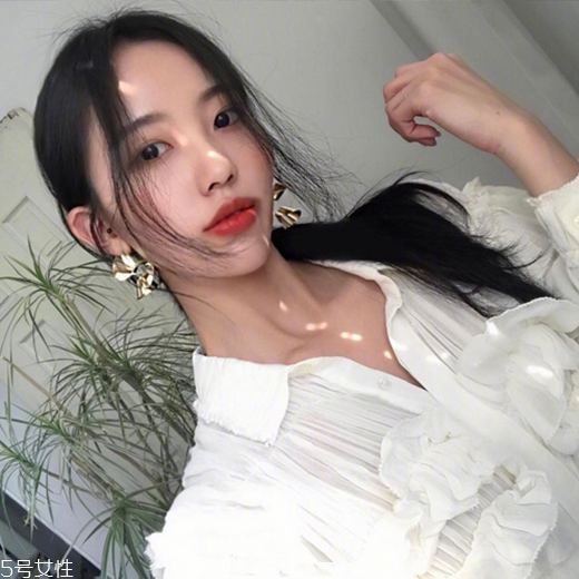 長(zhǎng)發(fā)染什么顏色好看 長(zhǎng)發(fā)染色顏色大全 長(zhǎng)發(fā)染什么顏色好看 長(zhǎng)發(fā)染色顏色大全