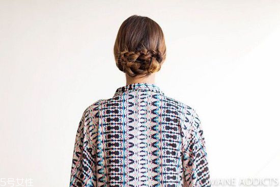 最好看的日系麻花盤(pán)發(fā)圖解步驟