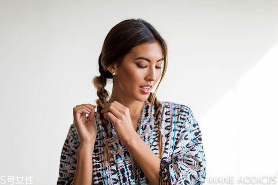 最好看的日系麻花盤(pán)發(fā)圖解步驟