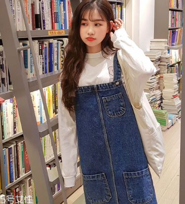 牛仔連衣裙里面穿什么？牛仔連衣裙內(nèi)搭圖片