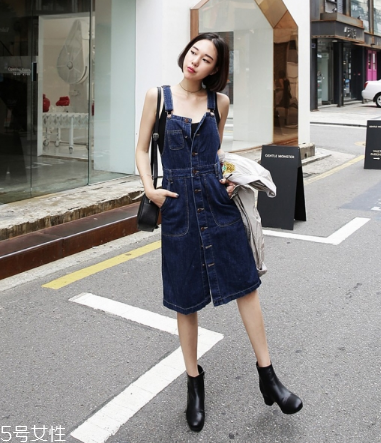 牛仔連衣裙里面穿什么？牛仔連衣裙內(nèi)搭圖片