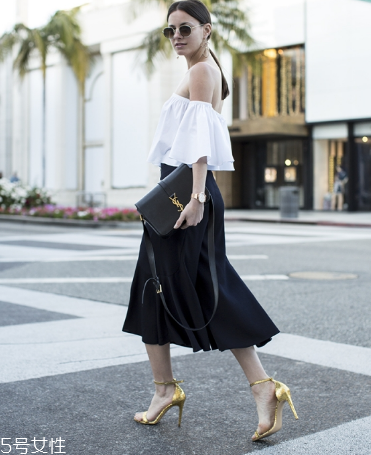 黑色半身裙怎么搭配？黑色半身裙搭配技巧