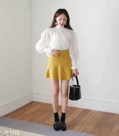 高腰短裙怎么搭配上衣？高腰短裙搭配上衣圖片