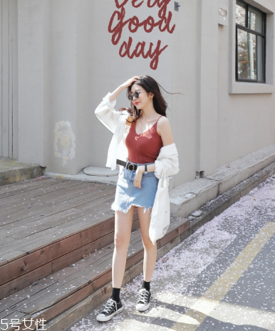 高腰短裙怎么搭配上衣？高腰短裙搭配上衣圖片