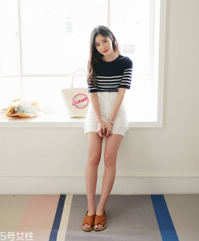 高腰短裙怎么搭配上衣？高腰短裙搭配上衣圖片