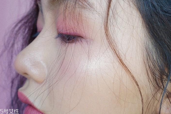 液體眼影適合什么人 液體眼影哪個(gè)牌子好用 液體眼影適合什么人 液體眼影哪個(gè)牌子好用