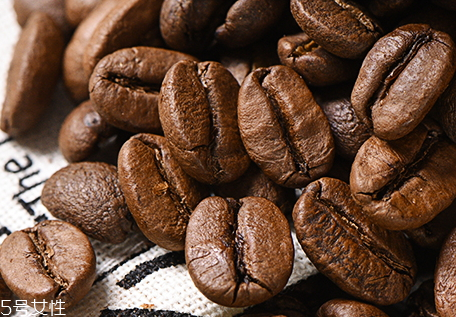 濃縮咖啡豆和普通咖啡豆的區(qū)別 濃縮咖啡豆和普通咖啡豆的區(qū)別