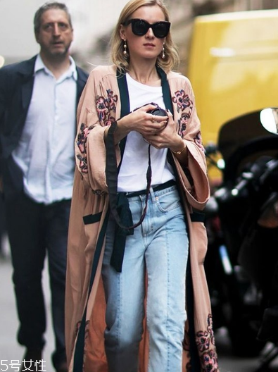 白色t恤怎么搭配？白色t恤常見搭配技巧