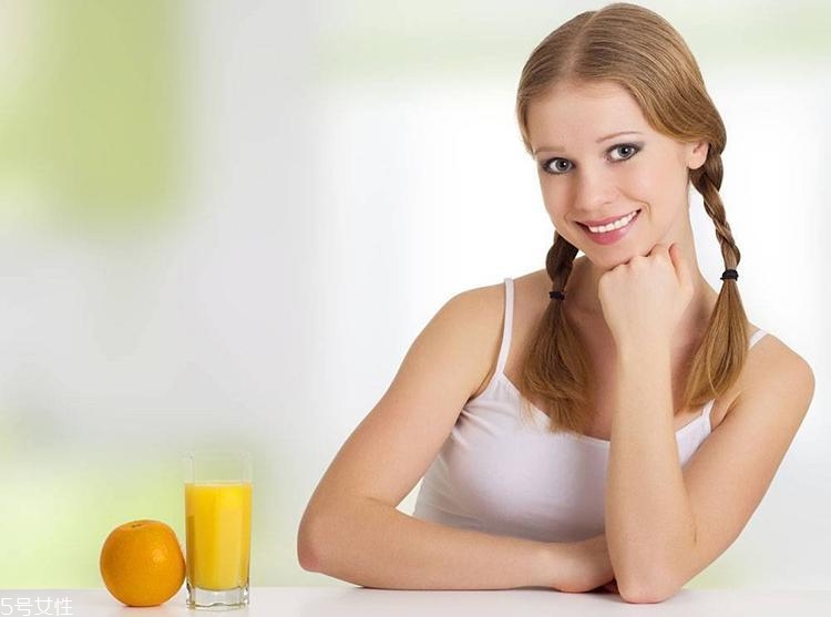 vc護(hù)膚品涂完要關(guān)燈嗎 使用VC類產(chǎn)品的注意事項(xiàng) vc護(hù)膚品涂完要關(guān)燈嗎 使用VC類產(chǎn)品的注意事項(xiàng)