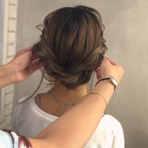 最好看的日系麻花盤(pán)發(fā)圖解步驟