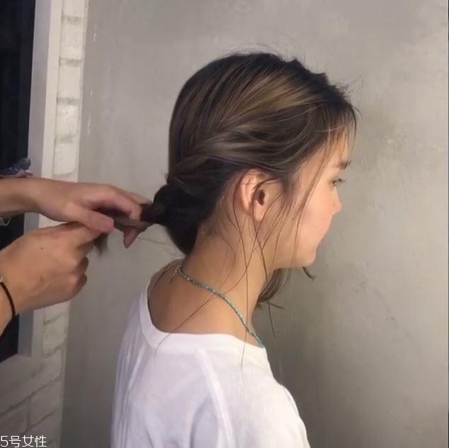 最好看的日系麻花盤(pán)發(fā)圖解步驟