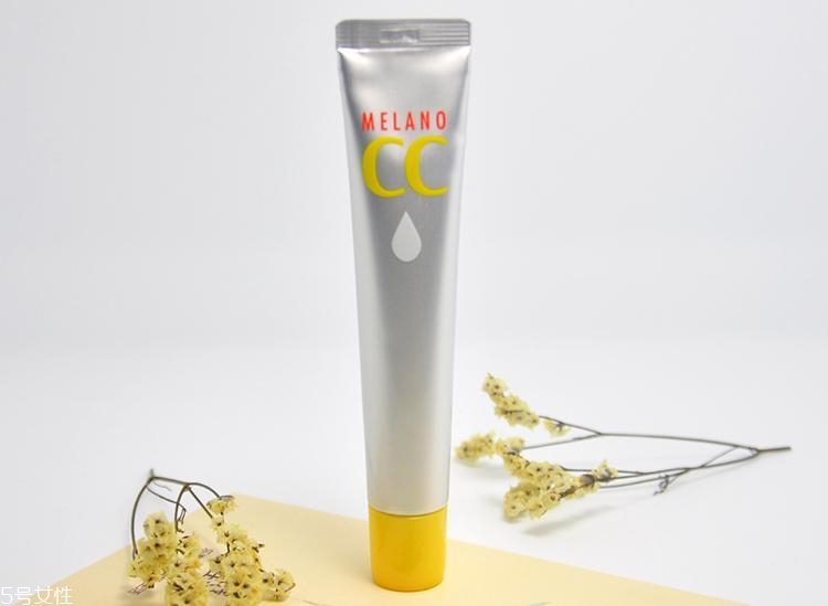 vc護(hù)膚品涂完要關(guān)燈嗎 使用VC類產(chǎn)品的注意事項(xiàng) vc護(hù)膚品涂完要關(guān)燈嗎 使用VC類產(chǎn)品的注意事項(xiàng)