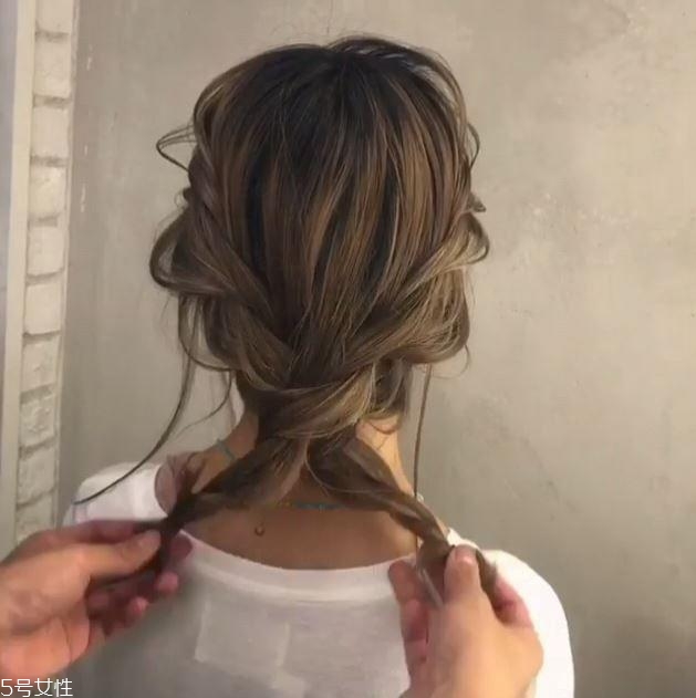 最好看的日系麻花盤(pán)發(fā)圖解步驟